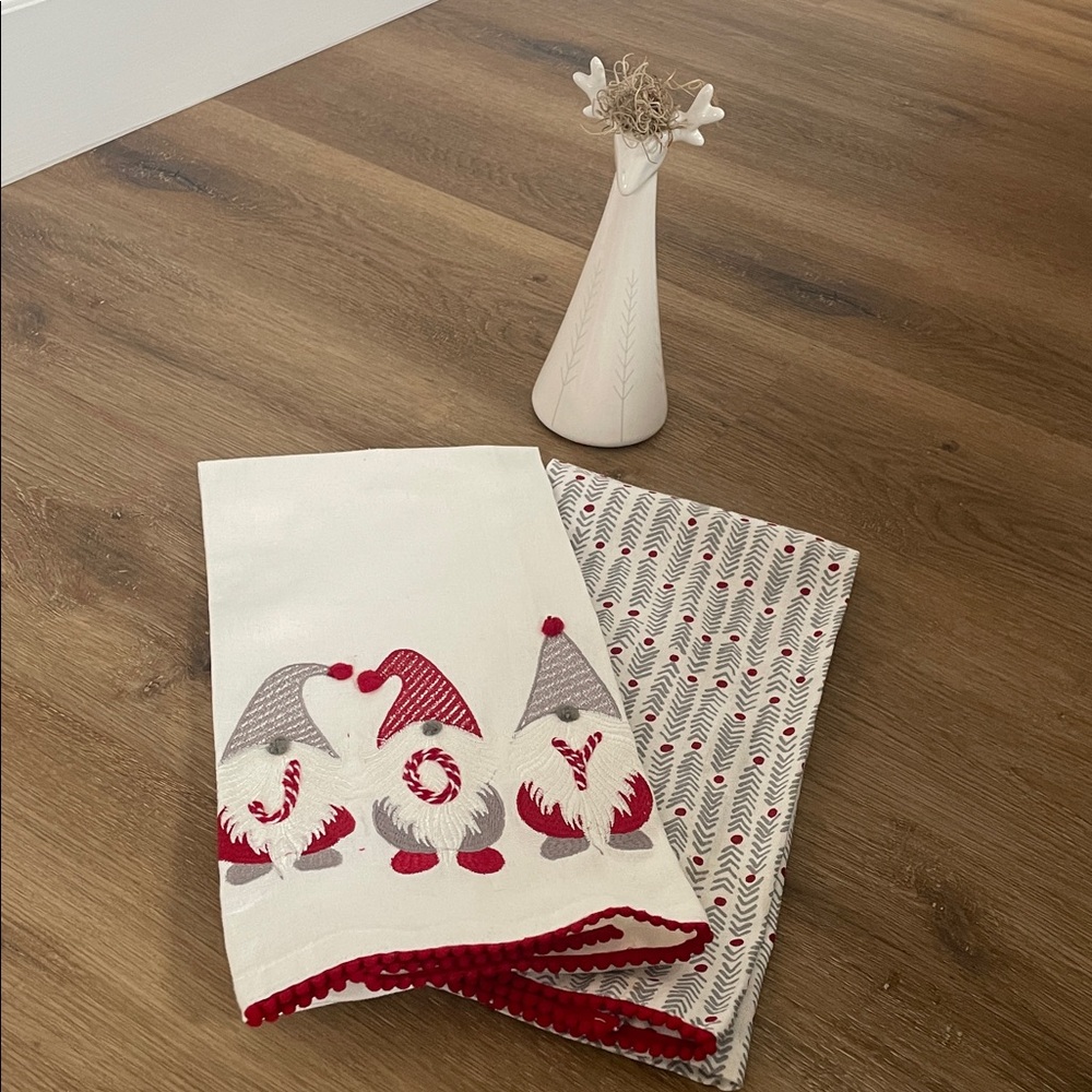 🎁 Two Kitchen Towels + Nordic Reindeer (TJs limited; Holiday Set) 🎄